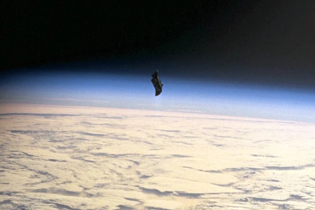 Záhada Černého rytíře: Obíhá Zemi 13 000 let starý mimozemský satelit?