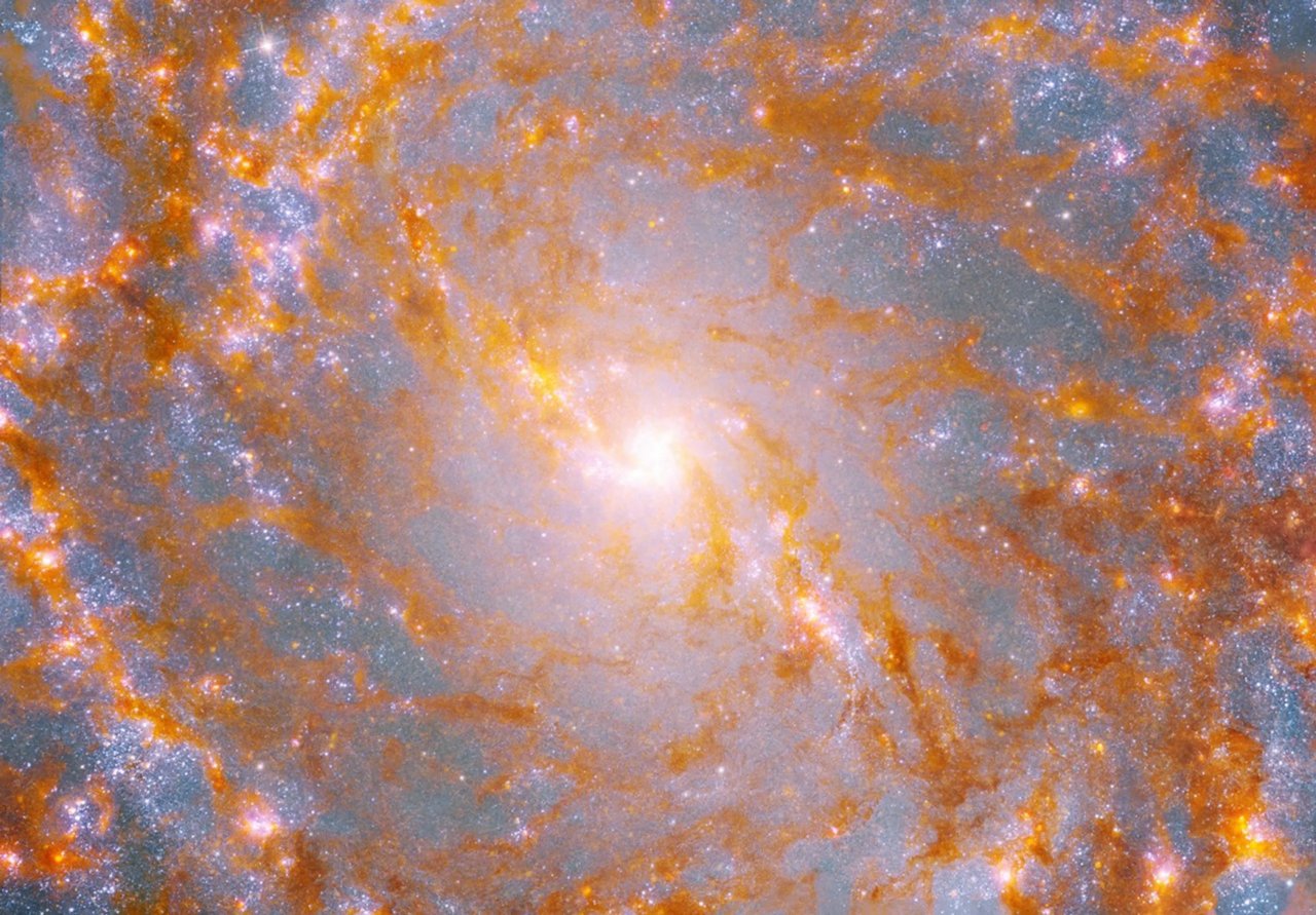 Galaxie Větrník (Messier 101): Kosmický kolotoč pod drobnohledem našich nejlepších teleskopů