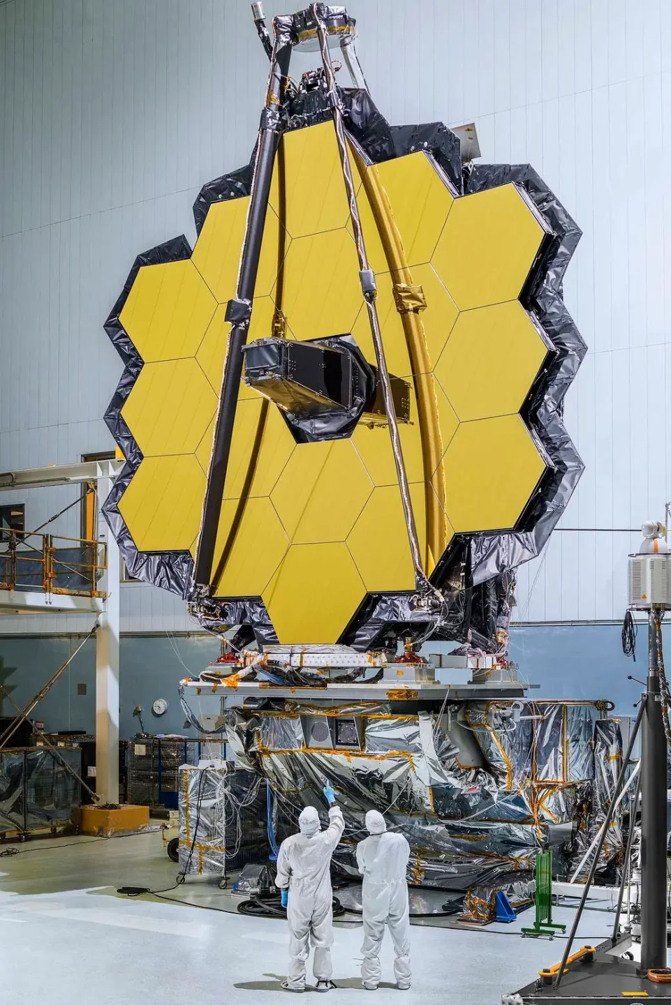 Hlavní zrcadlo JWST o průměru 6,5 metru